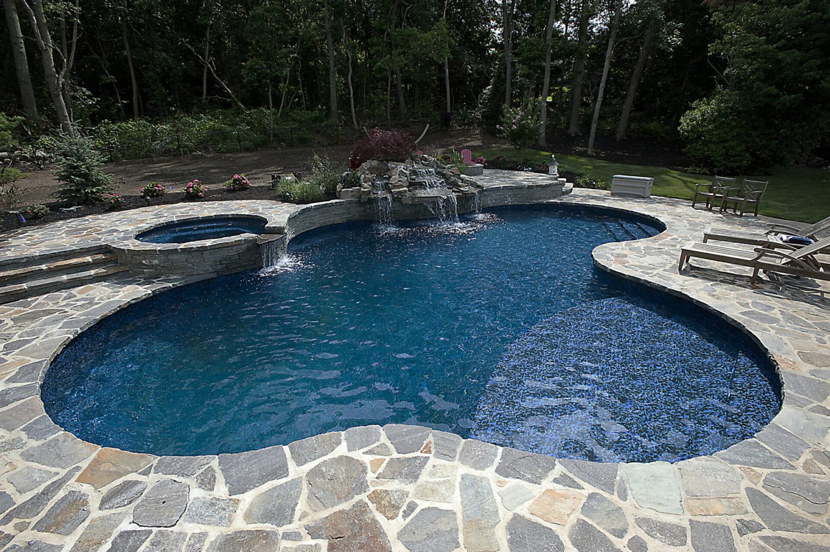Curved swimming pool and hot tub