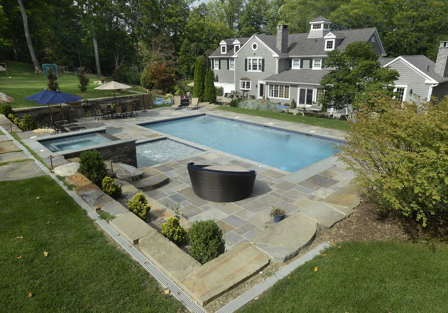 Luxurious house with swimming pool